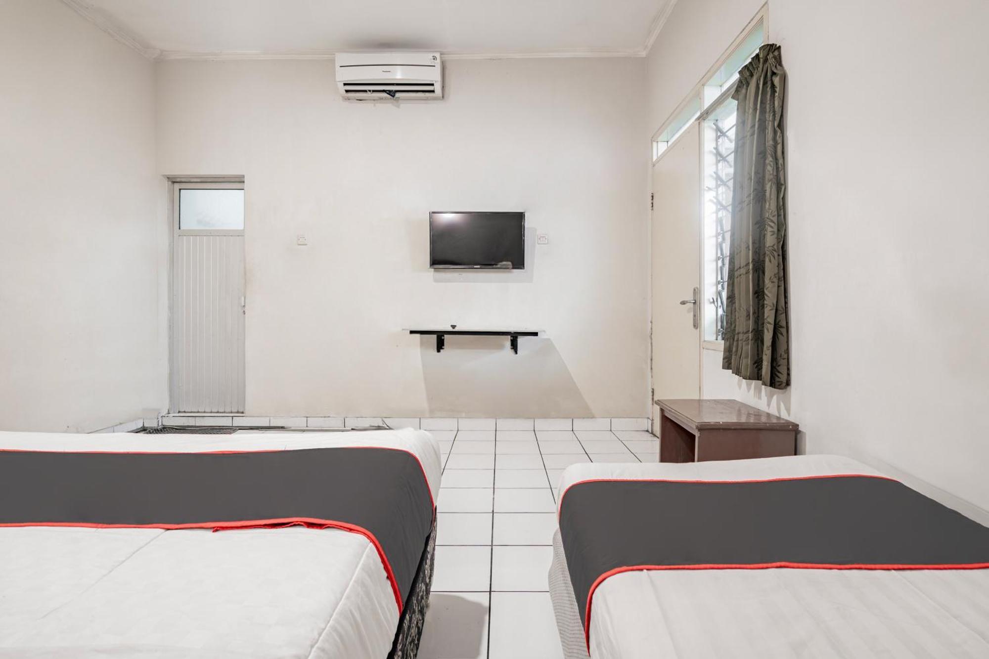 Collection O Hotel Sanira Bandung Exterior photo